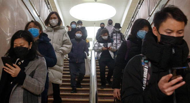 Casos importados na China superam infecções locais pelo 5° dia