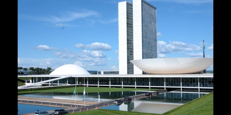 Comissão do Congresso deve votar nesta terça parecer sobre MP de estímulo a emprego de jovens