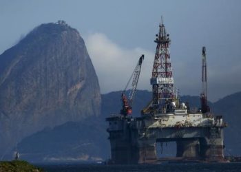 Preços do petróleo têm mínima de 17 anos nos EUA