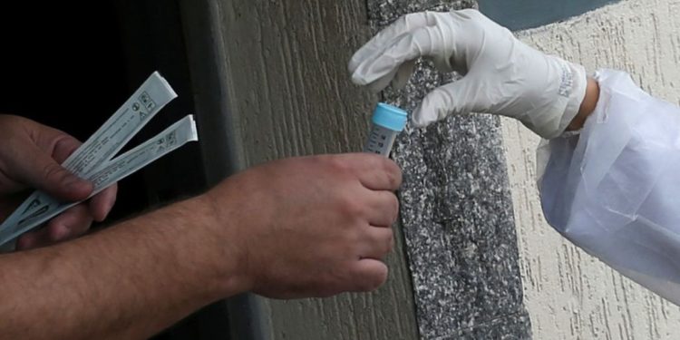 Covid-19 matou 57 mil pessoas desde março no Brasil