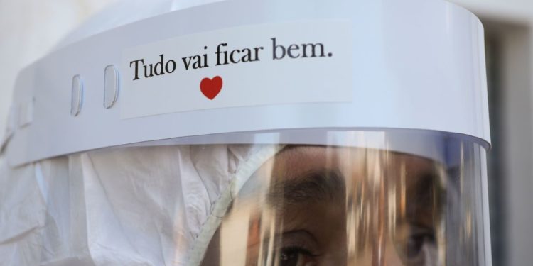 UFF comprova ineficácia de equipamento de proteção de dentistas