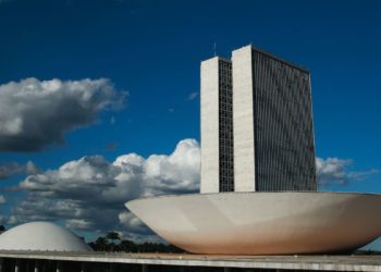 Câmara pode votar hoje proposta que adia eleições deste ano