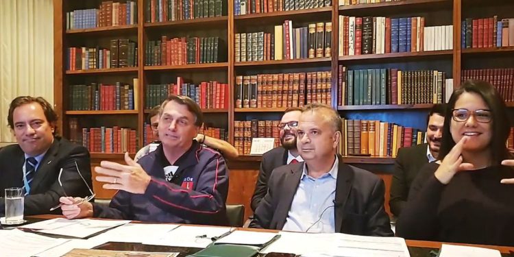 Bolsonaro diz que pode vetar trechos do PL das Fake News