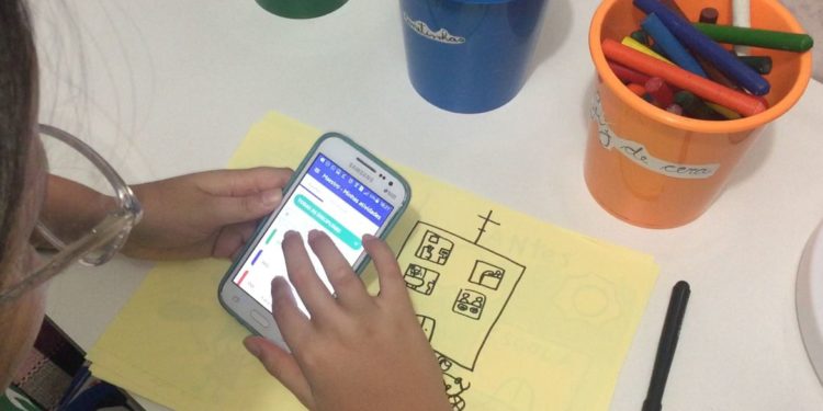 Famílias têm papel fundamental na relação da criança com mundo digital