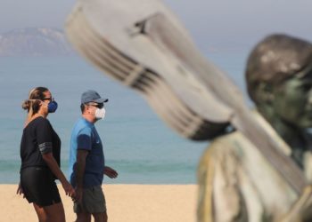 Governo do Rio vai multar em R$ 106 pessoas sem máscaras