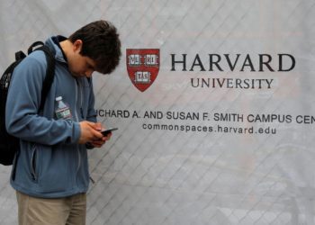 Estudantes estrangeiros são barrados nos EUA devido a regras de vistos