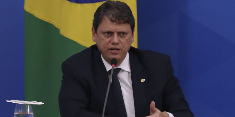 Em meio à pandemia, Brasil manteve logística de abastecimento