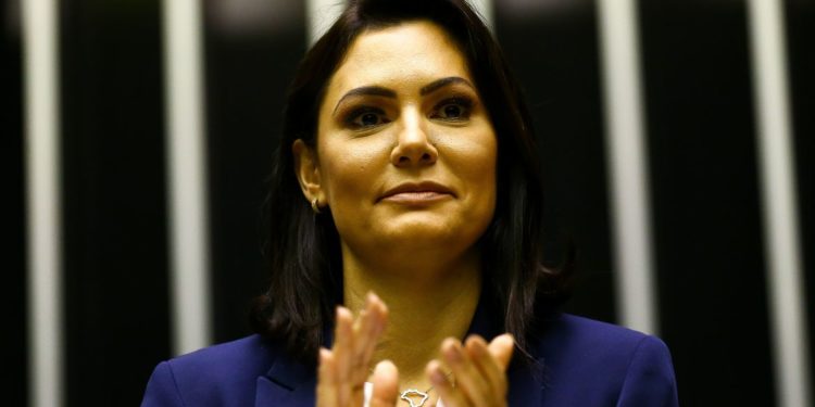 Michelle Bolsonaro diz que testou negativo para covid-19