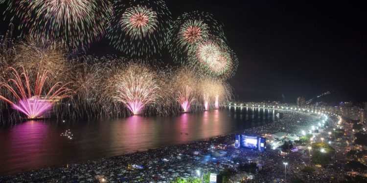 Covid-19: réveillon do Rio não foi cancelado, mas terá novo formato