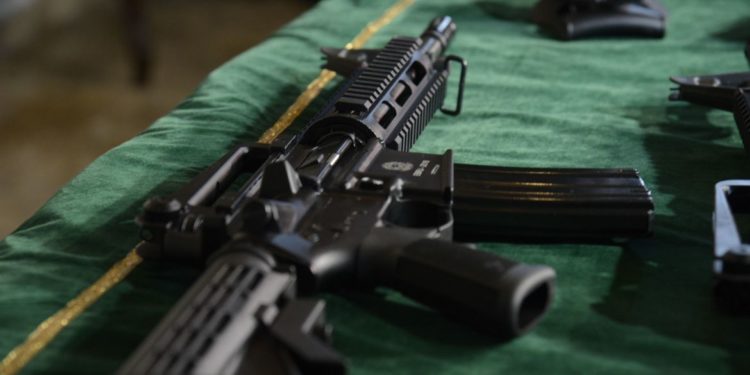 Polícia Rodoviária Federal apreende fuzis na Rio-Santos