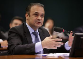 Deputado Federal Roberto de Lucena quer punir quem receber auxílio emergencial indevidamente