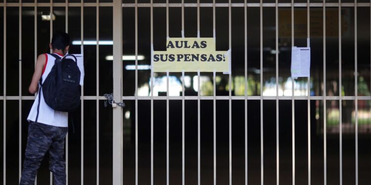 Justiça suspende retorno das aulas presenciais na rede privada do DF