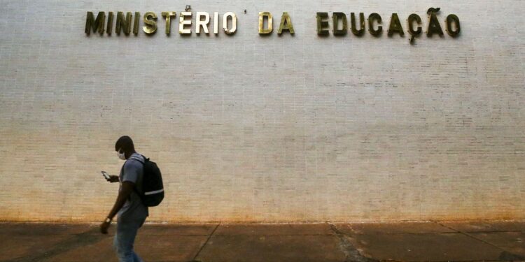 MEC disponibilizará internet a alunos de universidades federais