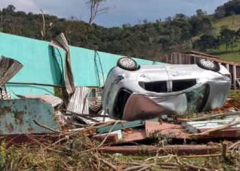 Tempestade em Santa Catarina afeta 26 cidades e deixa 830 desabrigados