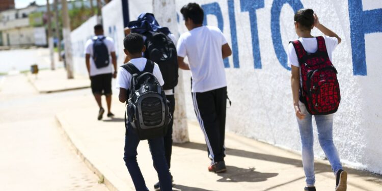 Justiça autoriza retorno das aulas presenciais na rede privada do DF