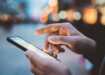 Mito ou verdade: Seu celular ‘escuta’ suas conversas?