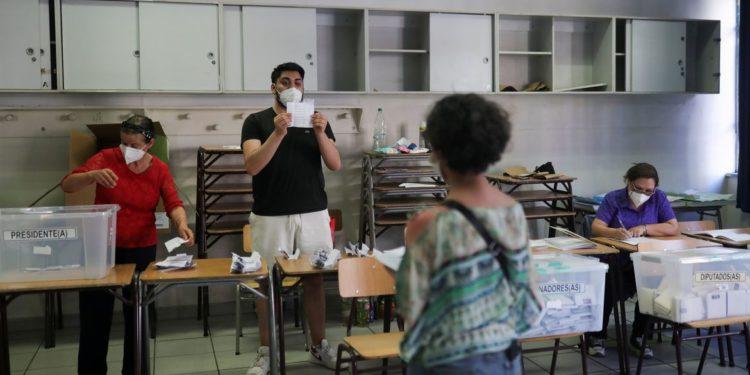 Chilenos escolhem neste domingo novo presidente, em eleição polarizada