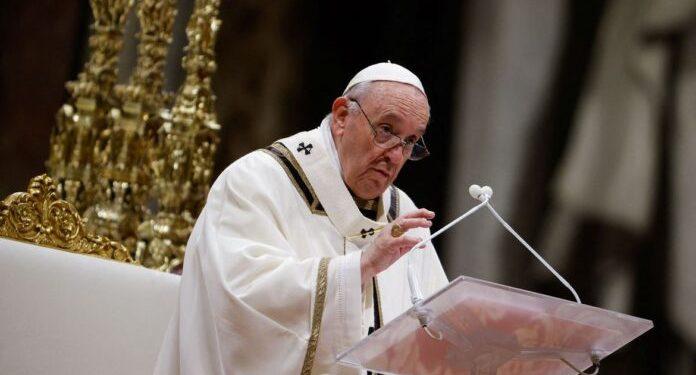 Olhe além das luzes e lembre-se dos pobres, diz Papa