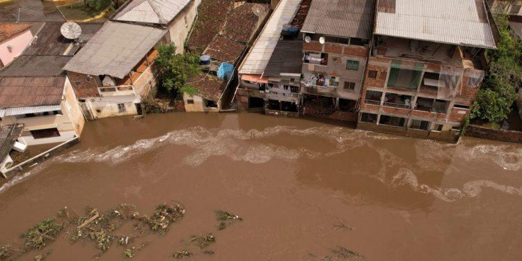 “Maior desastre natural da história”, diz governador da Bahia
