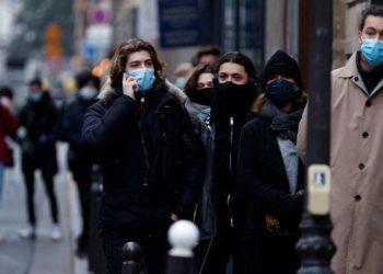 França tem alta recorde de casos novos de coronavírus em um dia