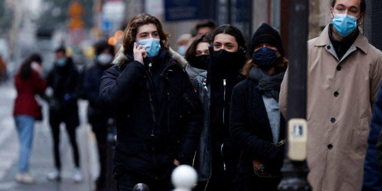 França tem alta recorde de casos novos de coronavírus em um dia