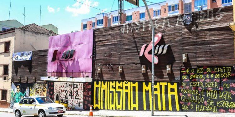 Dono da boate Kiss chora em interrogatório e pede para ser preso