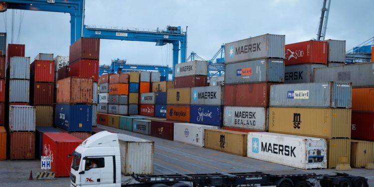 AEB projeta queda das exportações e do superávit da balança em 2022