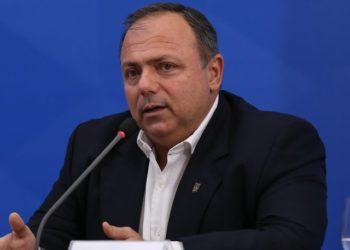 Ex-Ministro Eduardo Pazuello sofre acidente de moto e é internado