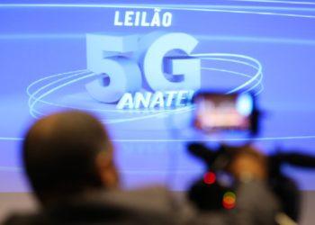 Governo e empresários assinam termo de concessão do 5G