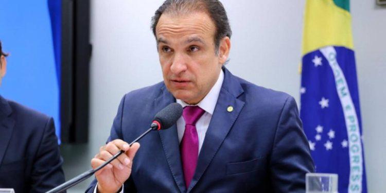 Relator do Orçamento de 2022 propõe PEC para definir teto de gastos por lei a cada quatro anos