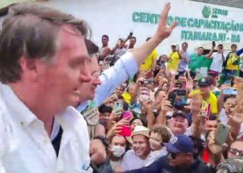 Visitando às áreas afetadas pelas chuvas em Minas e BH, Bolsonaro é recebido aos gritos de “mito” pela população.