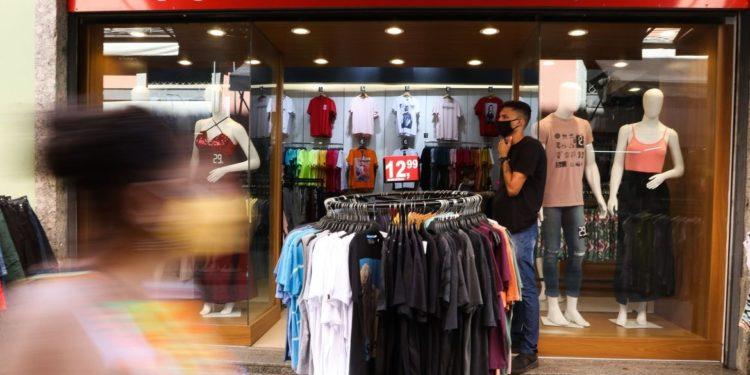 Alta dos juros prejudica a indústria e reduz expectativas para o comércio em 2022