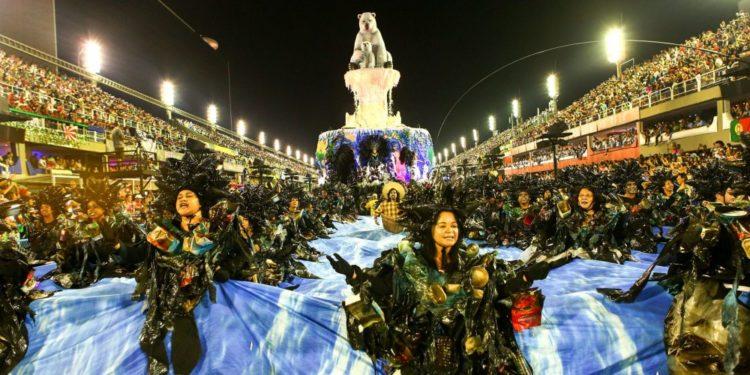 Carnaval no Rio pode ocorrer sem restrições, diz comitê de enfrentamento à covid