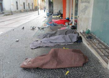 Projeto quer auxiliar pessoas em situação de rua com ajuda do mercado financeiro