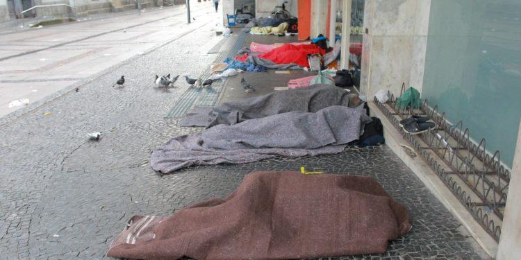 Projeto quer auxiliar pessoas em situação de rua com ajuda do mercado financeiro