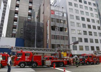Incêndio em clínica psiquiátrica em prédio de 8 andares deixa 27 mortos no Japão