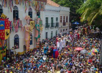 Anvisa e Fiocruz pregam cautela, mas consideram precipitado cancelar o Carnaval
