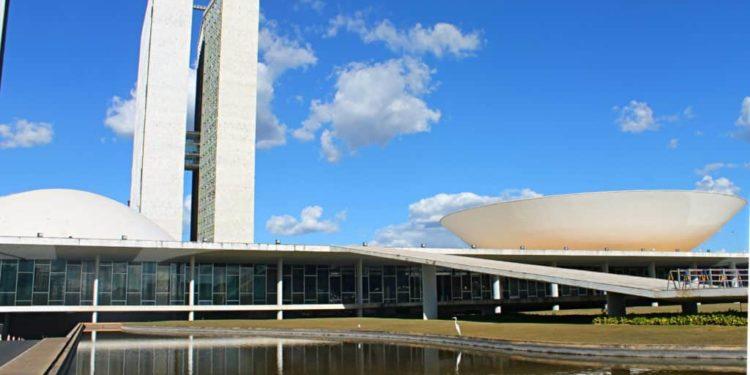 Congresso analisa vetos e projetos nesta terça