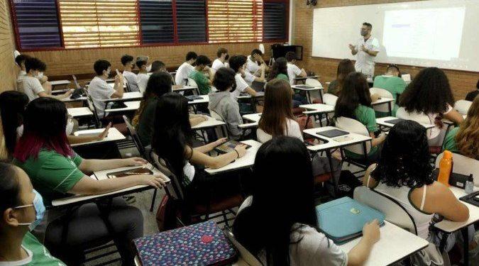 Volta às aulas na rede particular do DF tem movimento tranquilo nesta segunda