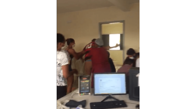 Vídeo: casal é suspeito de agredir médicos em posto de saúde do Novo Gama