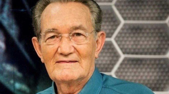 Léo Batista encontra a mulher morta em piscina de casa