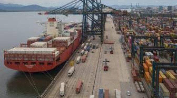 Protesto de auditores da Receita Federal atrasa liberação de cargas