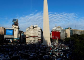 Capital argentina é atingida por blecaute em meio a onda de calor