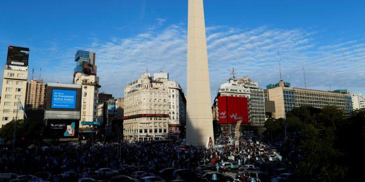 Capital argentina é atingida por blecaute em meio a onda de calor