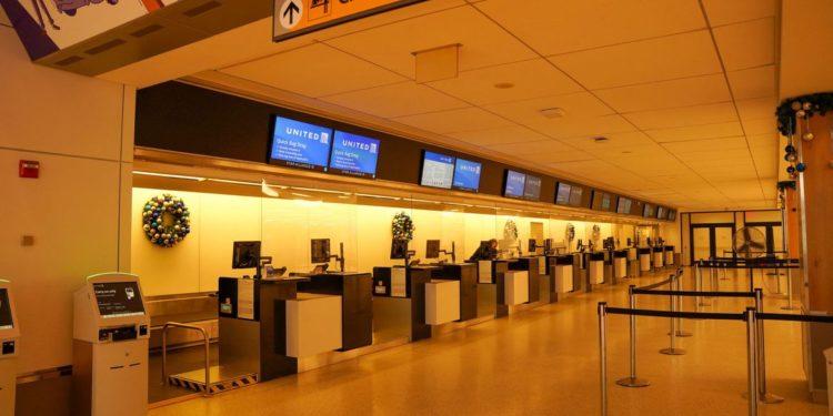 Ômicron causa mais de 4 mil cancelamentos de voos nesse domingo