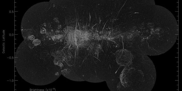 Centenas de fios misteriosos são encontrados no coração da Via Láctea
