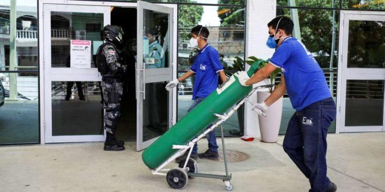 Manaus vive terceira onda por causa dos não vacinados, alerta pesquisador