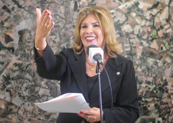 Professora Maria Antônia é empossada como deputada distrital