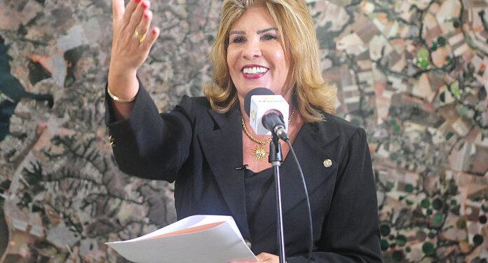 Professora Maria Antônia é empossada como deputada distrital