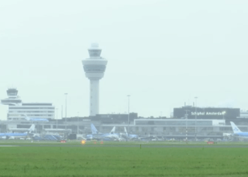 Amsterdã: homem é encontrado vivo após viajar 11 horas em trem de pouso de avião